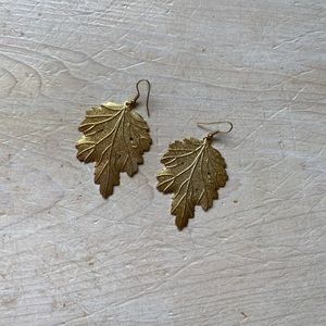 🍁NWOT Gold Fall Leaf Earrings